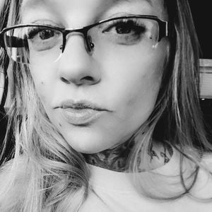 Meet your Posher, Leona